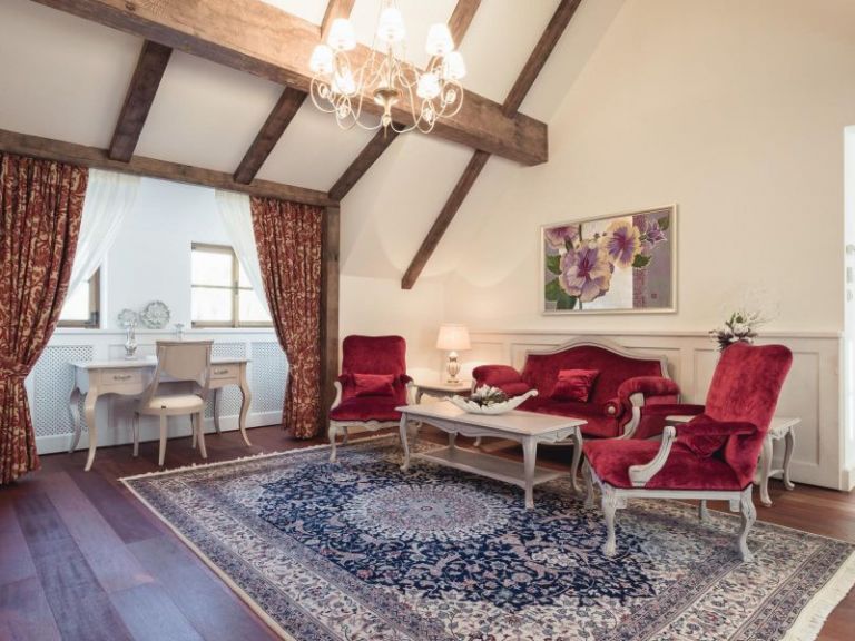 Möbel im Stil der Kaiser im Wohnzimmer