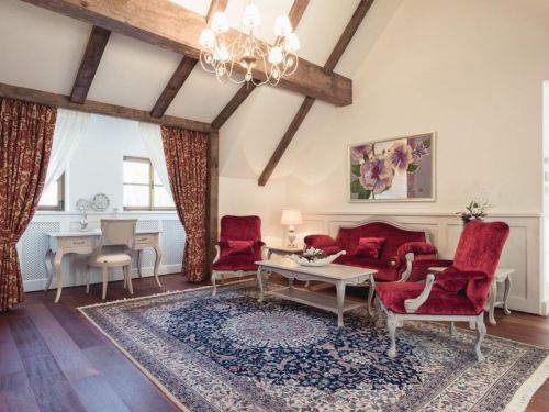 Möbel im Stil der Kaiser im Wohnzimmer