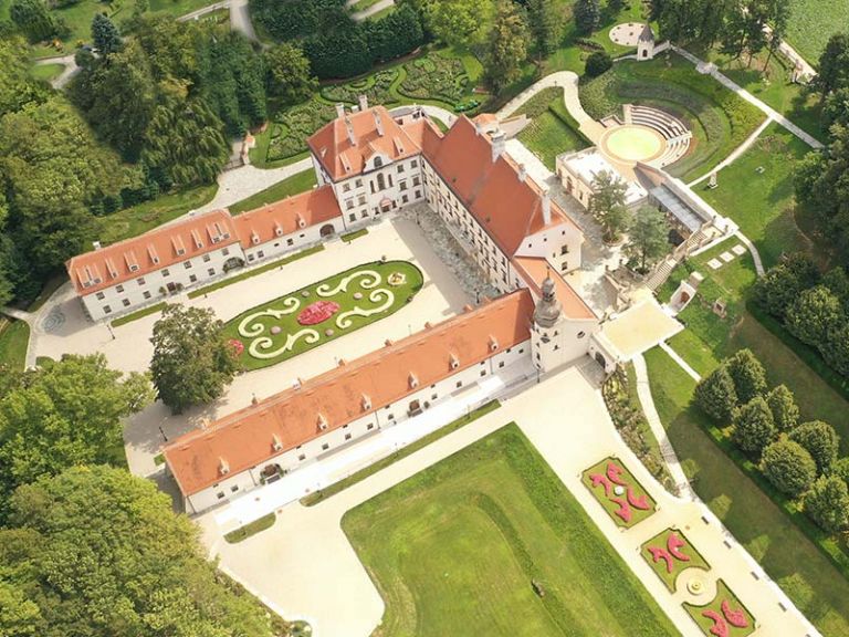 Genießen Sie Ihren Aufenthalt im Schloss THALHEIM Schloss Thalheim in der Nähe von Wien