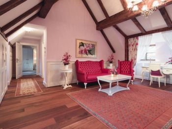 Baroque living room in the suite in the castle hotel